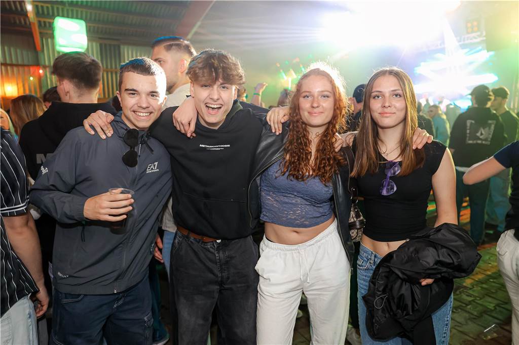 Beste Stimmung herrschte beim Sommerfest der Landjugend Kirchhellen am Abend vor Fronleichnam auf dem Hof Janinhoff.