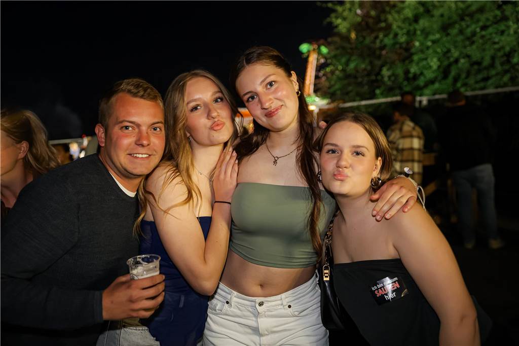 Beste Stimmung herrschte beim Sommerfest der Landjugend Kirchhellen am Abend vor Fronleichnam auf dem Hof Janinhoff.