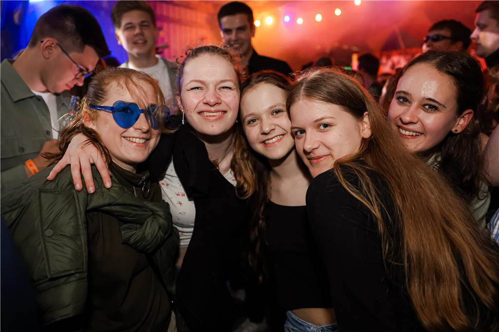 Beste Stimmung herrschte beim Sommerfest der Landjugend Kirchhellen am Abend vor Fronleichnam auf dem Hof Janinhoff.