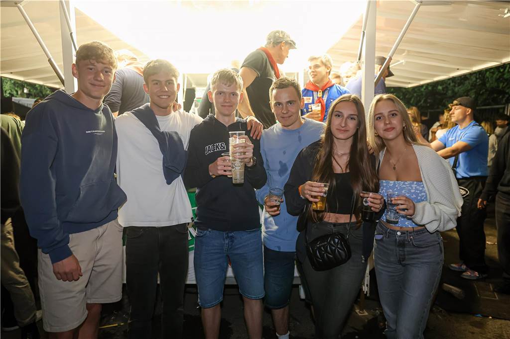 Beste Stimmung herrschte beim Sommerfest der Landjugend Kirchhellen am Abend vor Fronleichnam auf dem Hof Janinhoff.