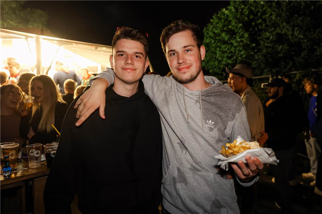 Beste Stimmung herrschte beim Sommerfest der Landjugend Kirchhellen am Abend vor Fronleichnam auf dem Hof Janinhoff.