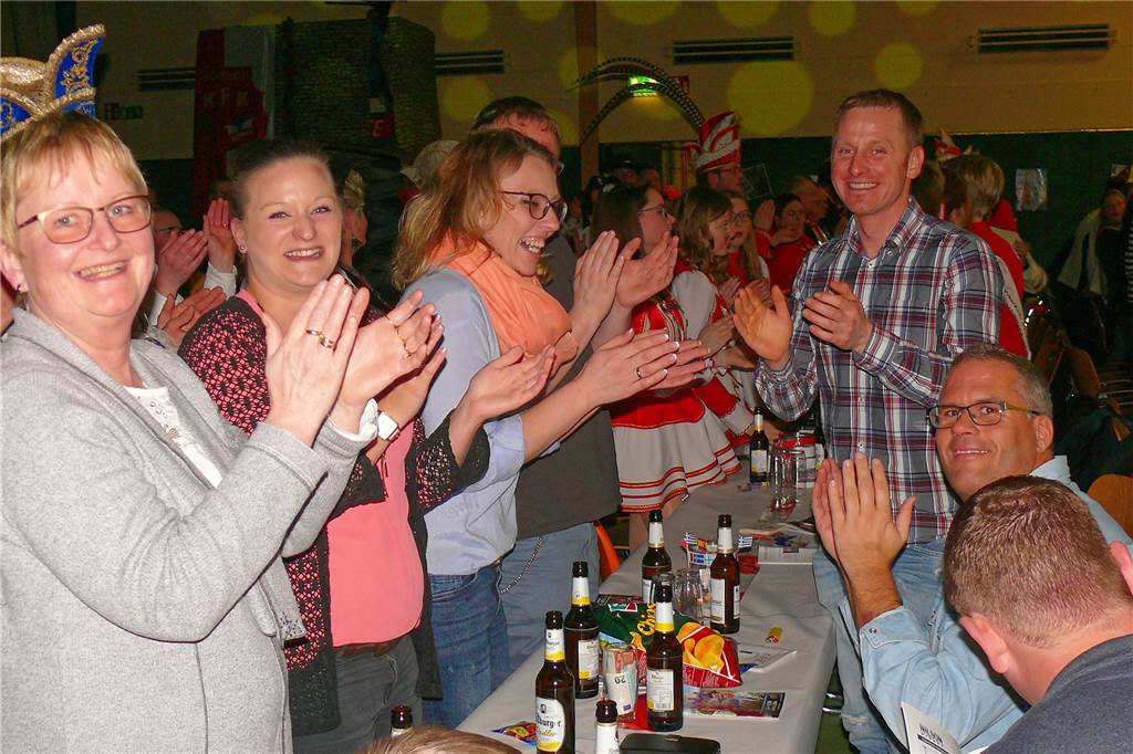 KKG Oeding sagt Karneval komplett ab: kein Kappenball, kein Rathaus-Sturm Beste Stimmung in der Jakobihalle - darauf werden die Karnevalsfans 2021 verzichten müssen. Wegen der Corona-Pandemie.