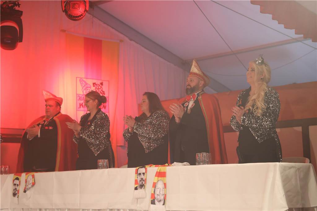 Beste Stimmung, Tänze, Party: Beim Großen Prinzenball am Sonntag (19. Februar) im Zelt an der Stadthalle ging es hoch her.