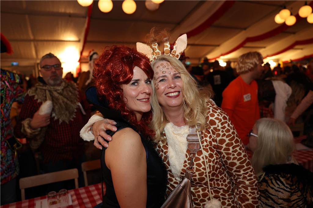 Beste Stimmung, Tänze, Party: Beim Großen Prinzenball am Sonntag (19. Februar) im Zelt an der Stadthalle ging es hoch her.