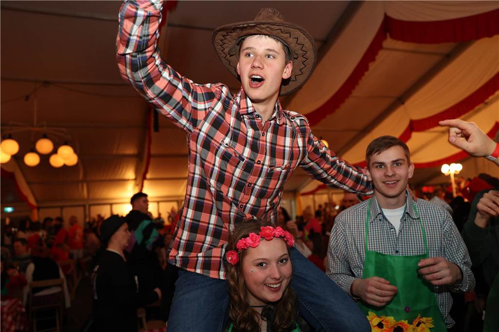 Beste Stimmung, Tänze, Party: Beim Großen Prinzenball am Sonntag (19. Februar) im Zelt an der Stadthalle ging es hoch her.