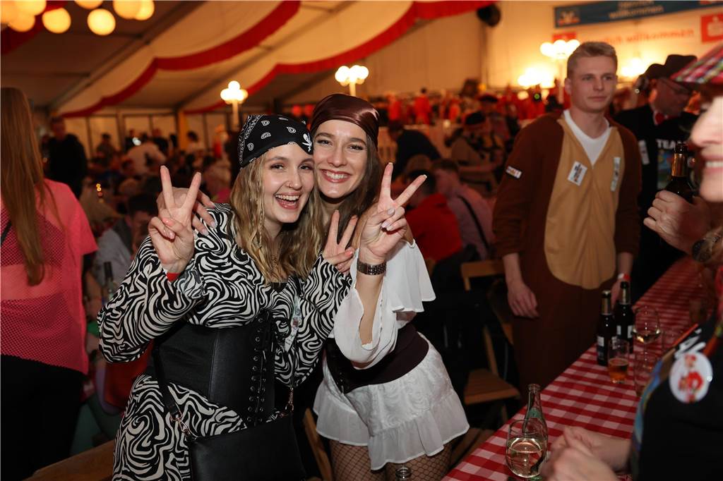 Beste Stimmung, Tänze, Party: Beim Großen Prinzenball am Sonntag (19. Februar) im Zelt an der Stadthalle ging es hoch her.