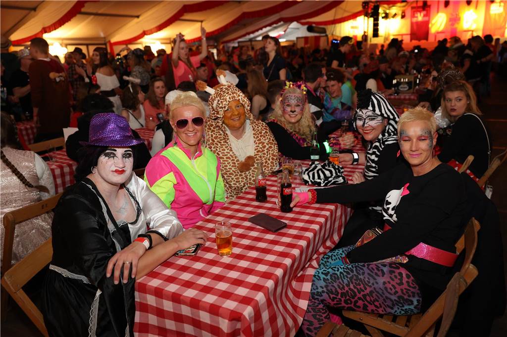 Beste Stimmung, Tänze, Party: Beim Großen Prinzenball am Sonntag (19. Februar) im Zelt an der Stadthalle ging es hoch her.
