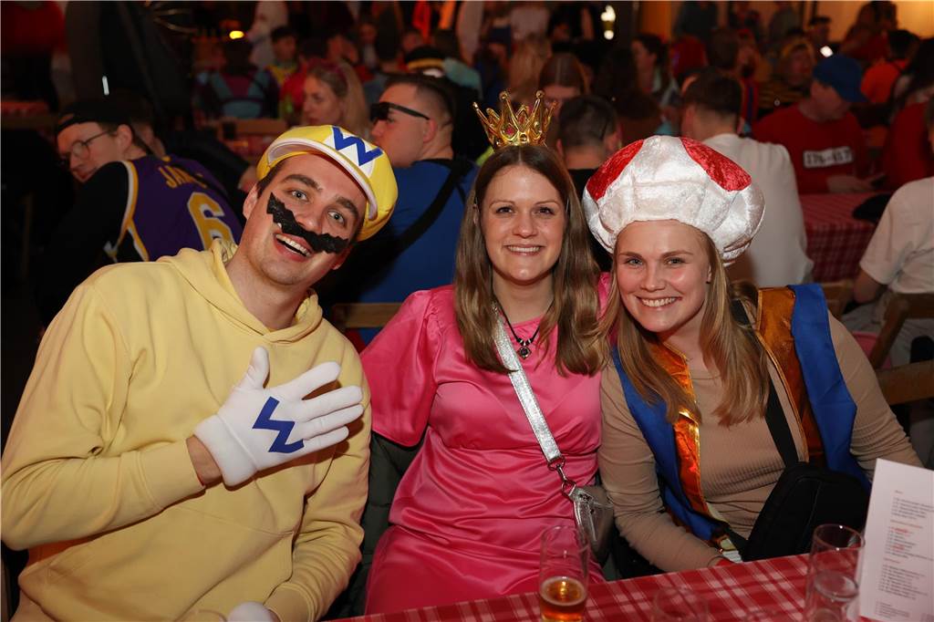 Beste Stimmung, Tänze, Party: Beim Großen Prinzenball am Sonntag (19. Februar) im Zelt an der Stadthalle ging es hoch her.