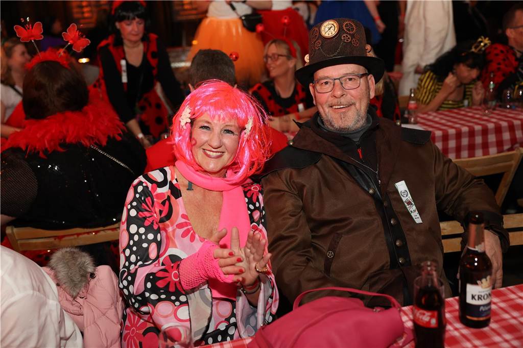 Beste Stimmung, Tänze, Party: Beim Großen Prinzenball am Sonntag (19. Februar) im Zelt an der Stadthalle ging es hoch her.