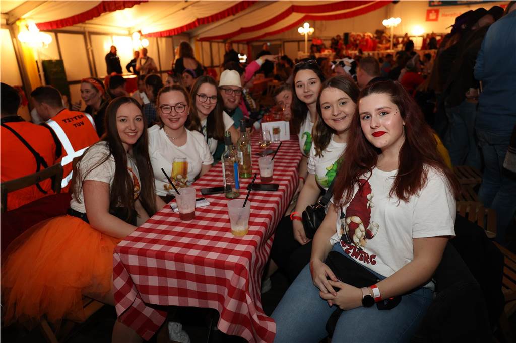 Beste Stimmung, Tänze, Party: Beim Großen Prinzenball am Sonntag (19. Februar) im Zelt an der Stadthalle ging es hoch her.