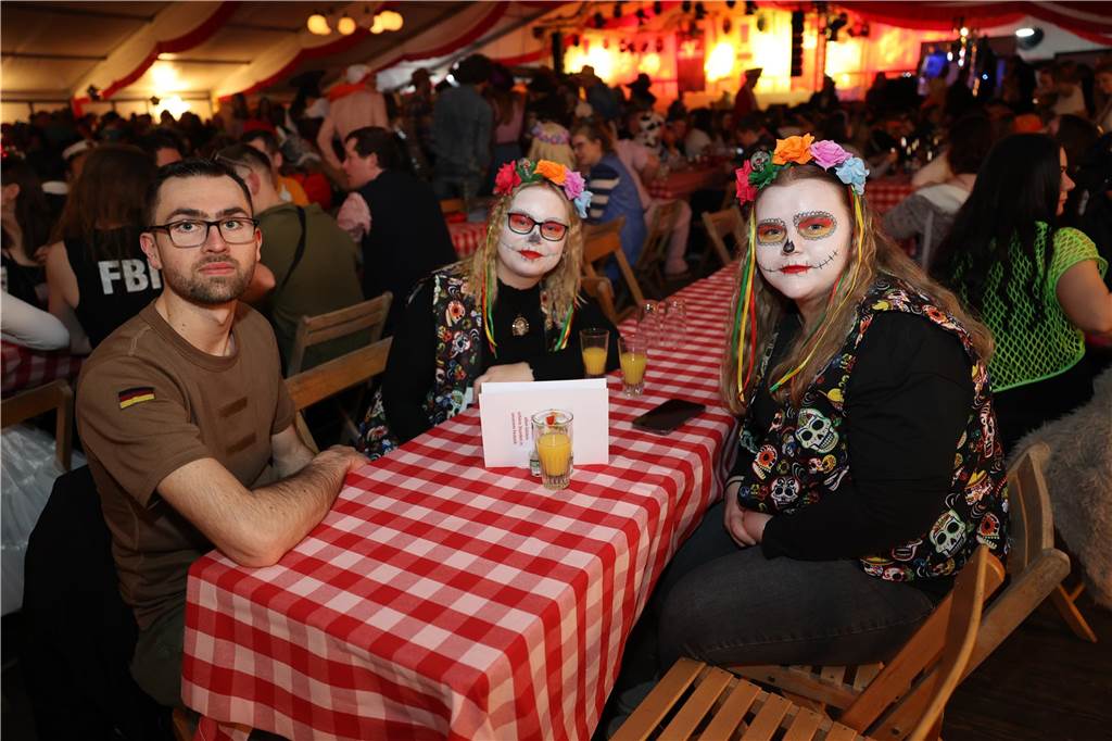 Beste Stimmung, Tänze, Party: Beim Großen Prinzenball am Sonntag (19. Februar) im Zelt an der Stadthalle ging es hoch her.