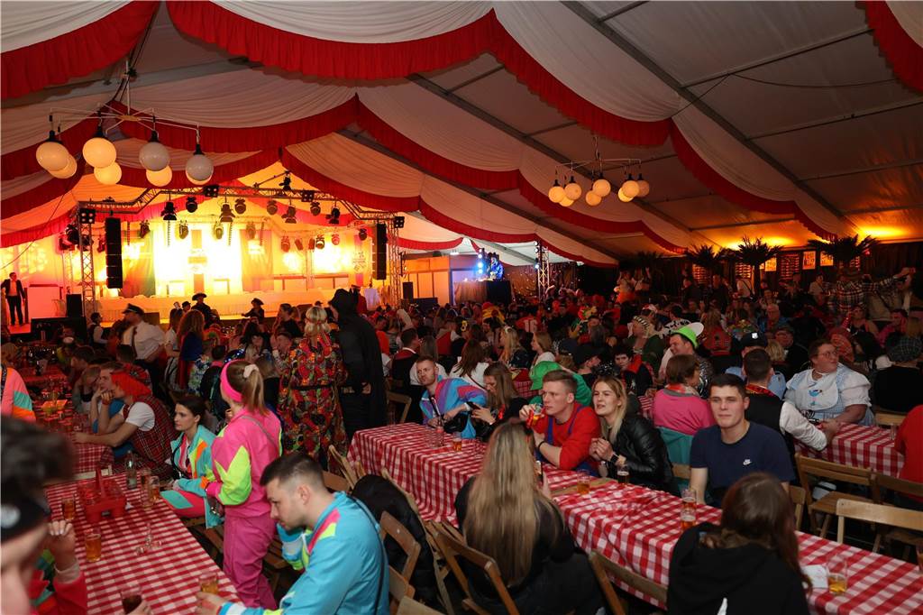 Beste Stimmung, Tänze, Party: Beim Großen Prinzenball am Sonntag (19. Februar) im Zelt an der Stadthalle ging es hoch her.