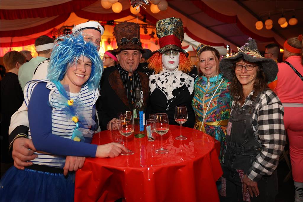 Beste Stimmung, Tänze, Party: Beim Großen Prinzenball am Sonntag (19. Februar) im Zelt an der Stadthalle ging es hoch her.