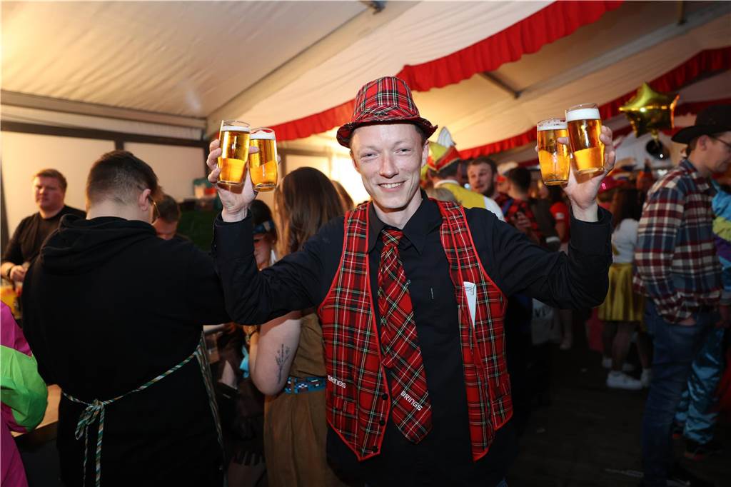 Beste Stimmung, Tänze, Party: Beim Großen Prinzenball am Sonntag (19. Februar) im Zelt an der Stadthalle ging es hoch her.
