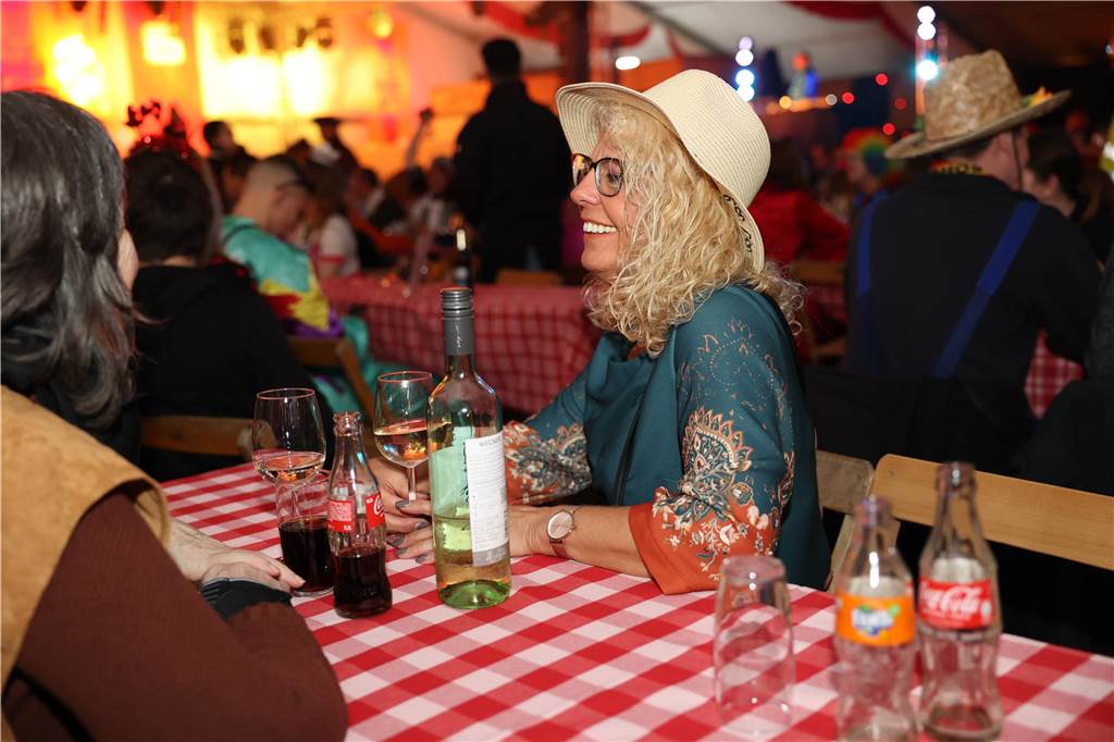 Beste Stimmung, Tänze, Party: Beim Großen Prinzenball am Sonntag (19. Februar) im Zelt an der Stadthalle ging es hoch her.