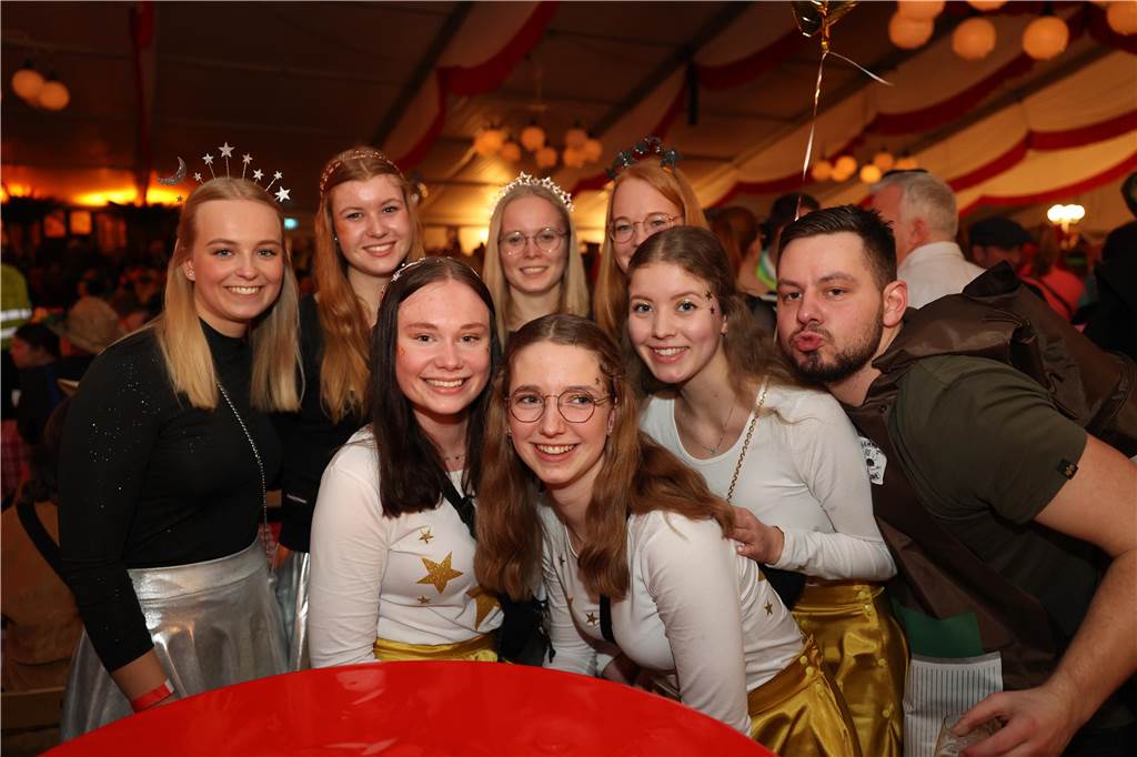 Beste Stimmung, Tänze, Party: Beim Großen Prinzenball am Sonntag (19. Februar) im Zelt an der Stadthalle ging es hoch her.