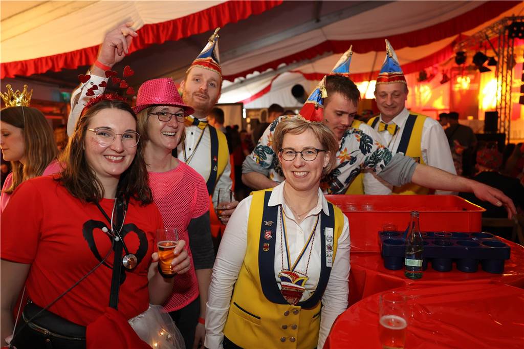 Beste Stimmung, Tänze, Party: Beim Großen Prinzenball am Sonntag (19. Februar) im Zelt an der Stadthalle ging es hoch her.
