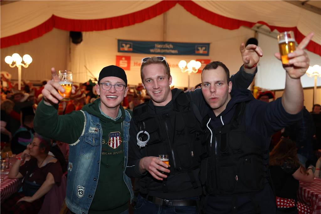 Beste Stimmung, Tänze, Party: Beim Großen Prinzenball am Sonntag (19. Februar) im Zelt an der Stadthalle ging es hoch her.