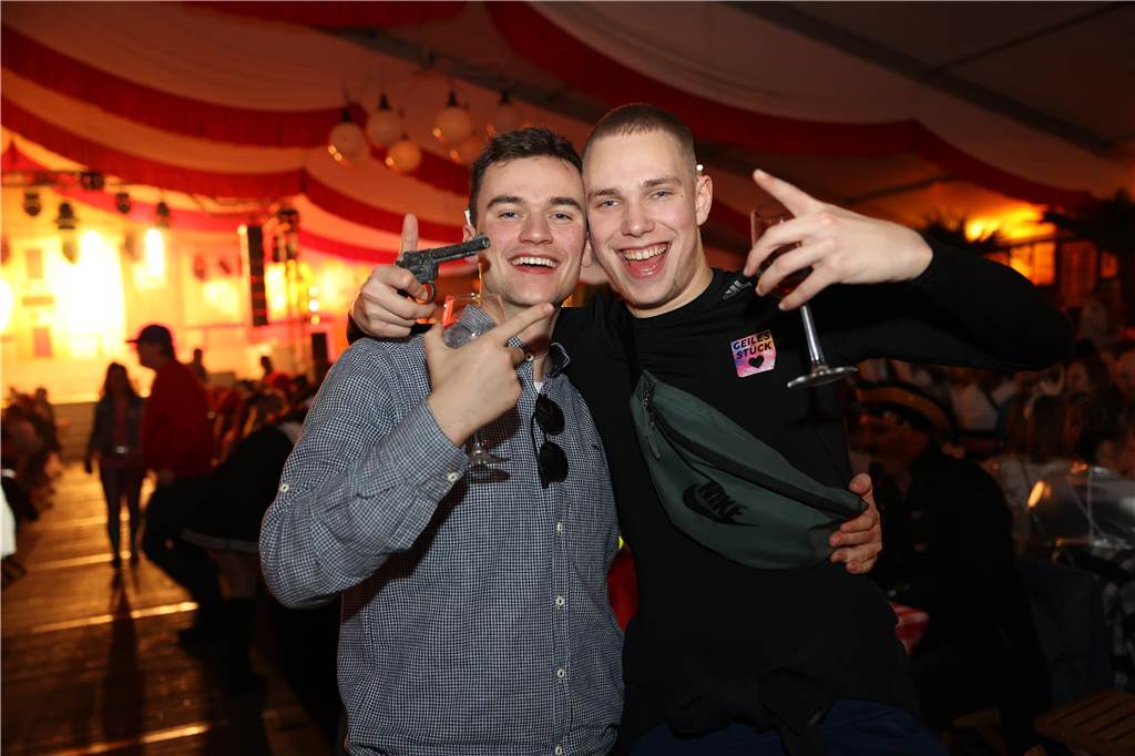Beste Stimmung, Tänze, Party: Beim Großen Prinzenball am Sonntag (19. Februar) im Zelt an der Stadthalle ging es hoch her.