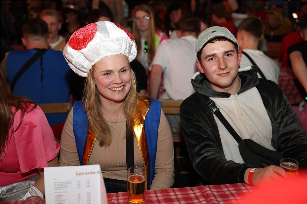 Beste Stimmung, Tänze, Party: Beim Großen Prinzenball am Sonntag (19. Februar) im Zelt an der Stadthalle ging es hoch her.