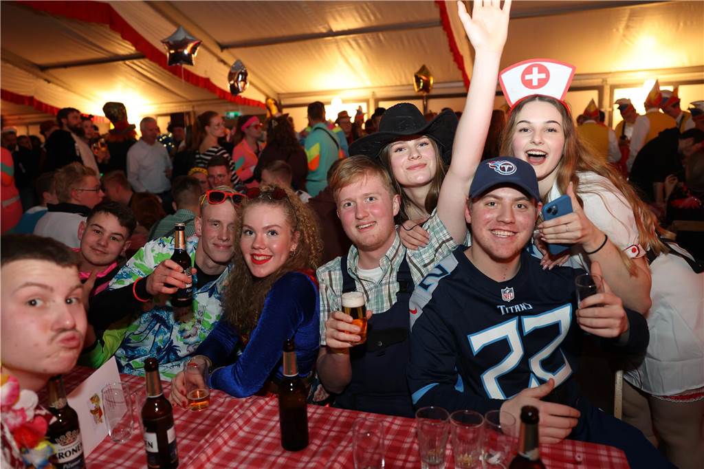 Beste Stimmung, Tänze, Party: Beim Großen Prinzenball am Sonntag (19. Februar) im Zelt an der Stadthalle ging es hoch her.