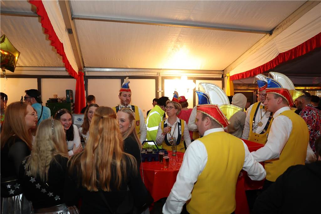 Beste Stimmung, Tänze, Party: Beim Großen Prinzenball am Sonntag (19. Februar) im Zelt an der Stadthalle ging es hoch her.