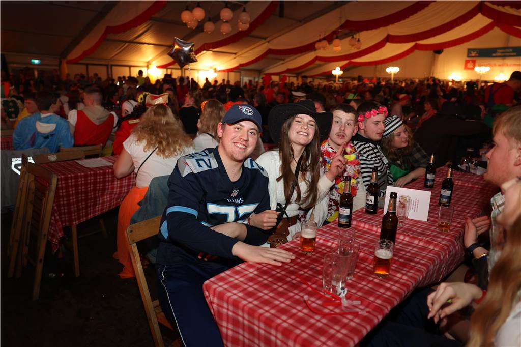 Beste Stimmung, Tänze, Party: Beim Großen Prinzenball am Sonntag (19. Februar) im Zelt an der Stadthalle ging es hoch her.