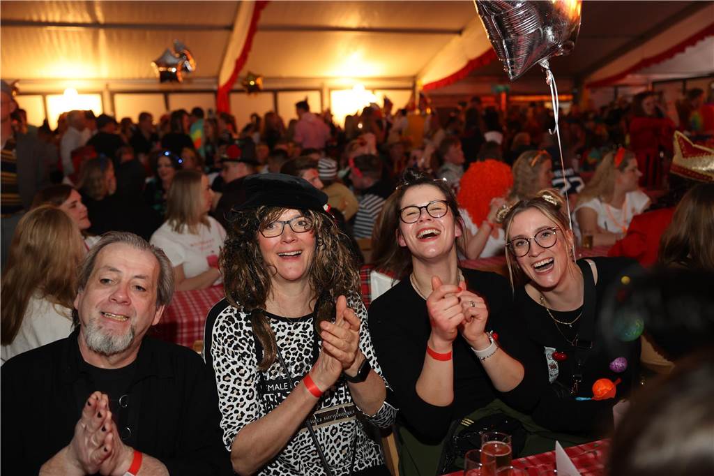 Beste Stimmung, Tänze, Party: Beim Großen Prinzenball am Sonntag (19. Februar) im Zelt an der Stadthalle ging es hoch her.