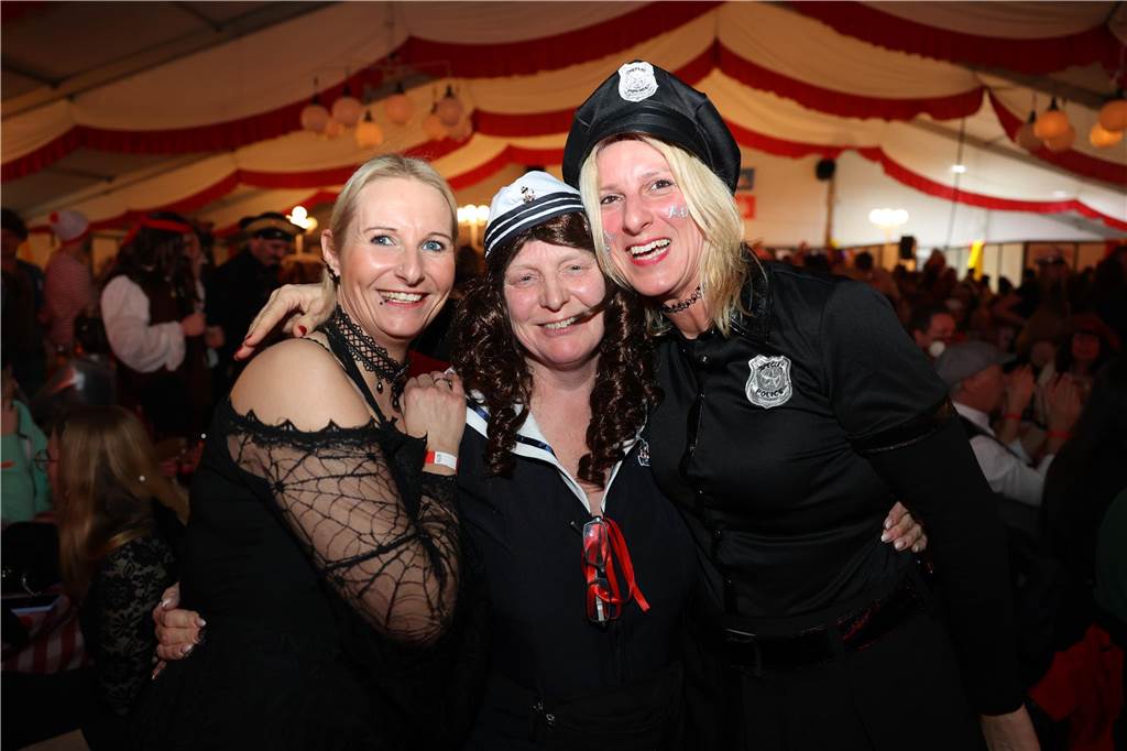 Beste Stimmung, Tänze, Party: Beim Großen Prinzenball am Sonntag (19. Februar) im Zelt an der Stadthalle ging es hoch her.