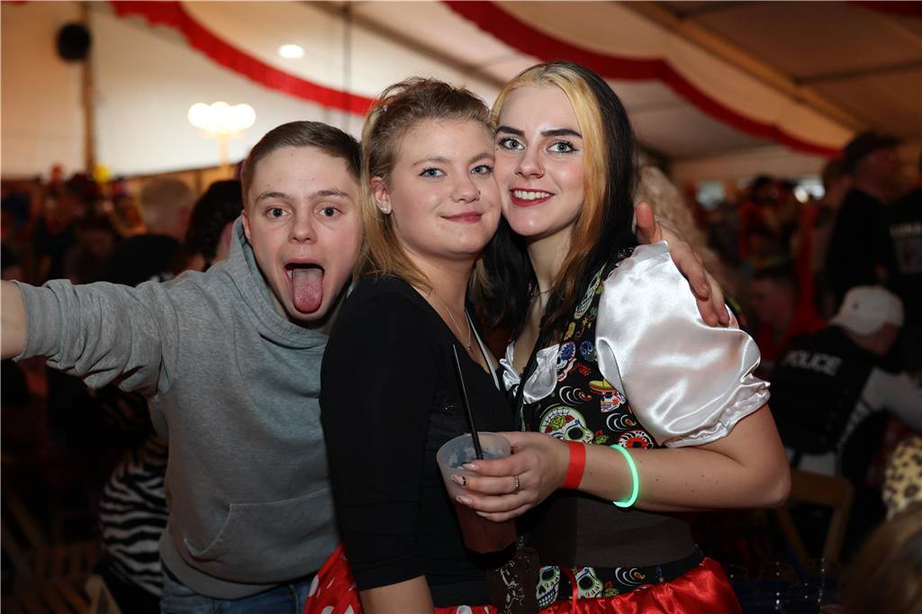 Beste Stimmung, Tänze, Party: Beim Großen Prinzenball am Sonntag (19. Februar) im Zelt an der Stadthalle ging es hoch her.