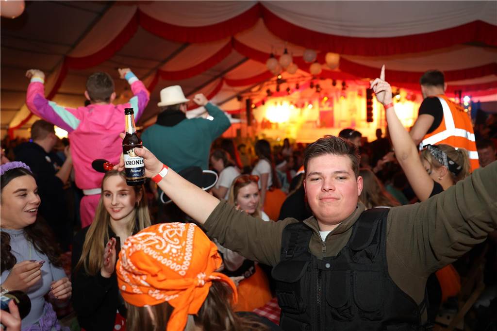Beste Stimmung, Tänze, Party: Beim Großen Prinzenball am Sonntag (19. Februar) im Zelt an der Stadthalle ging es hoch her.