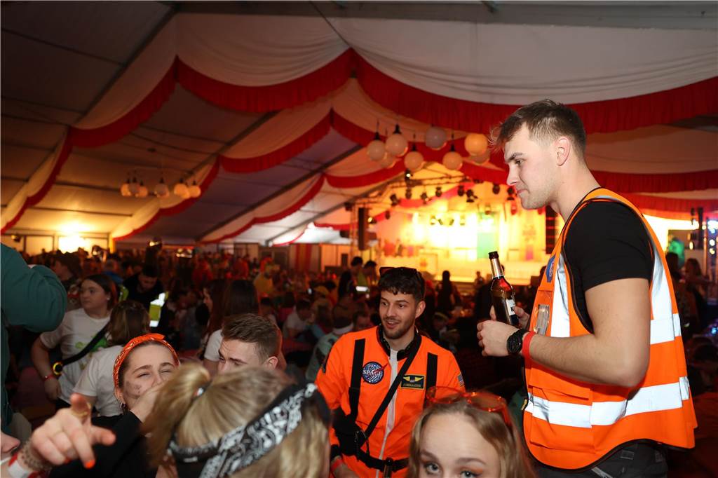 Beste Stimmung, Tänze, Party: Beim Großen Prinzenball am Sonntag (19. Februar) im Zelt an der Stadthalle ging es hoch her.