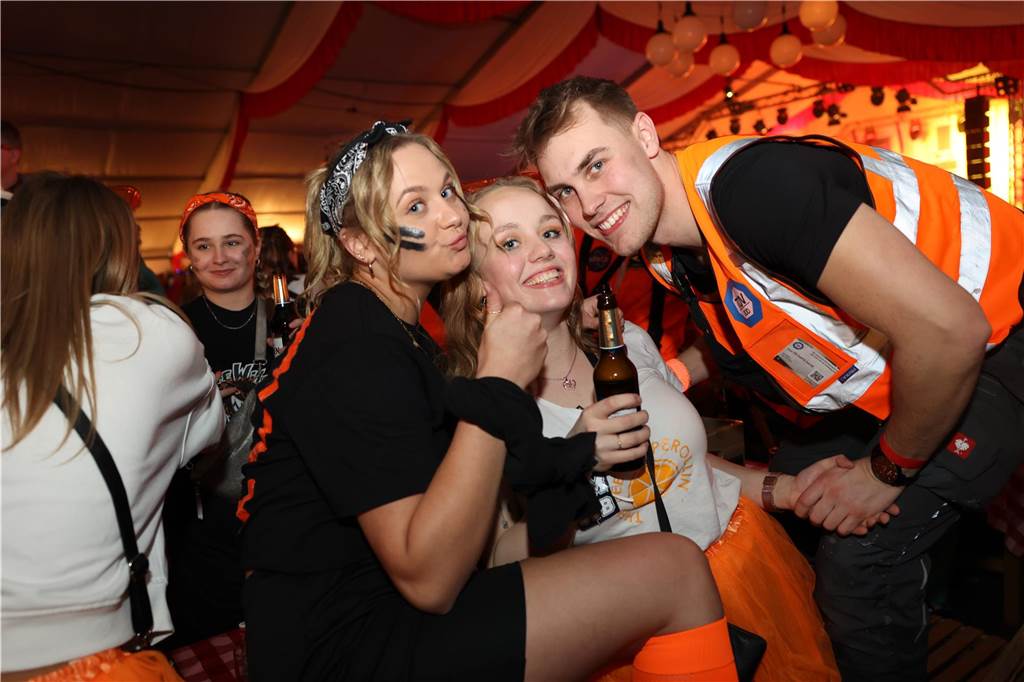 Beste Stimmung, Tänze, Party: Beim Großen Prinzenball am Sonntag (19. Februar) im Zelt an der Stadthalle ging es hoch her.