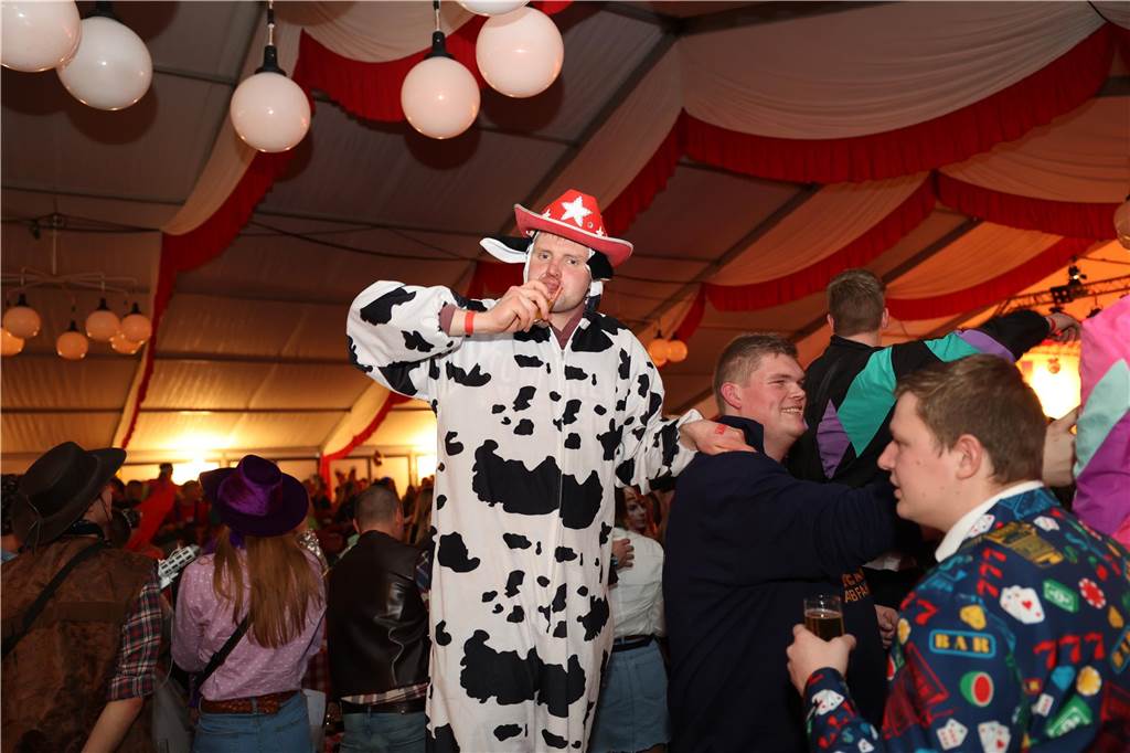 Beste Stimmung, Tänze, Party: Beim Großen Prinzenball am Sonntag (19. Februar) im Zelt an der Stadthalle ging es hoch her.