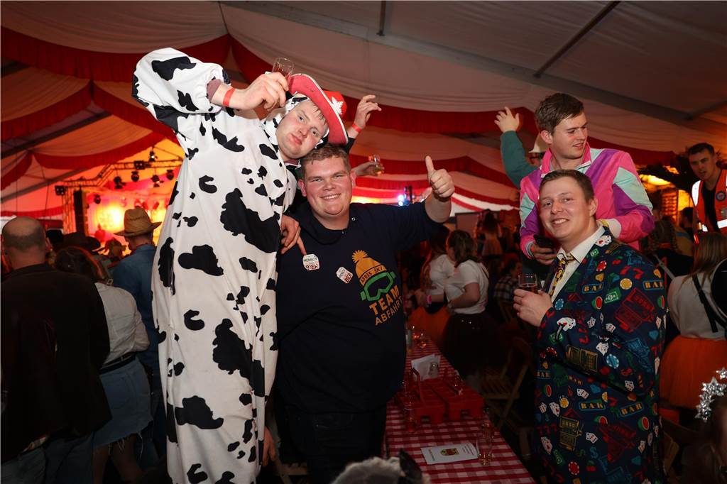 Beste Stimmung, Tänze, Party: Beim Großen Prinzenball am Sonntag (19. Februar) im Zelt an der Stadthalle ging es hoch her.
