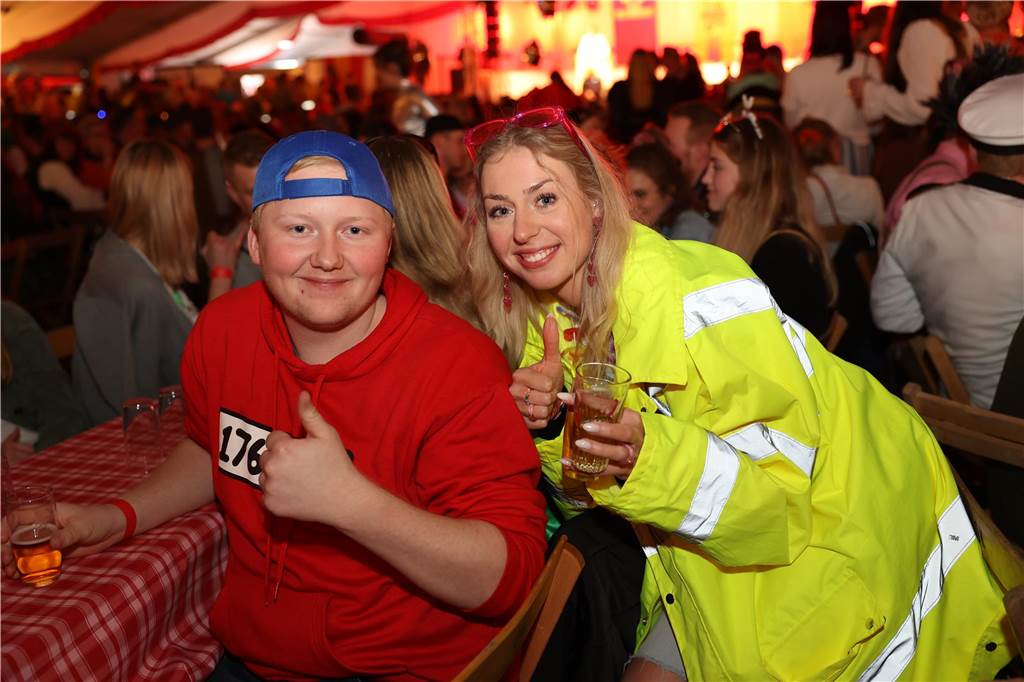Beste Stimmung, Tänze, Party: Beim Großen Prinzenball am Sonntag (19. Februar) im Zelt an der Stadthalle ging es hoch her.