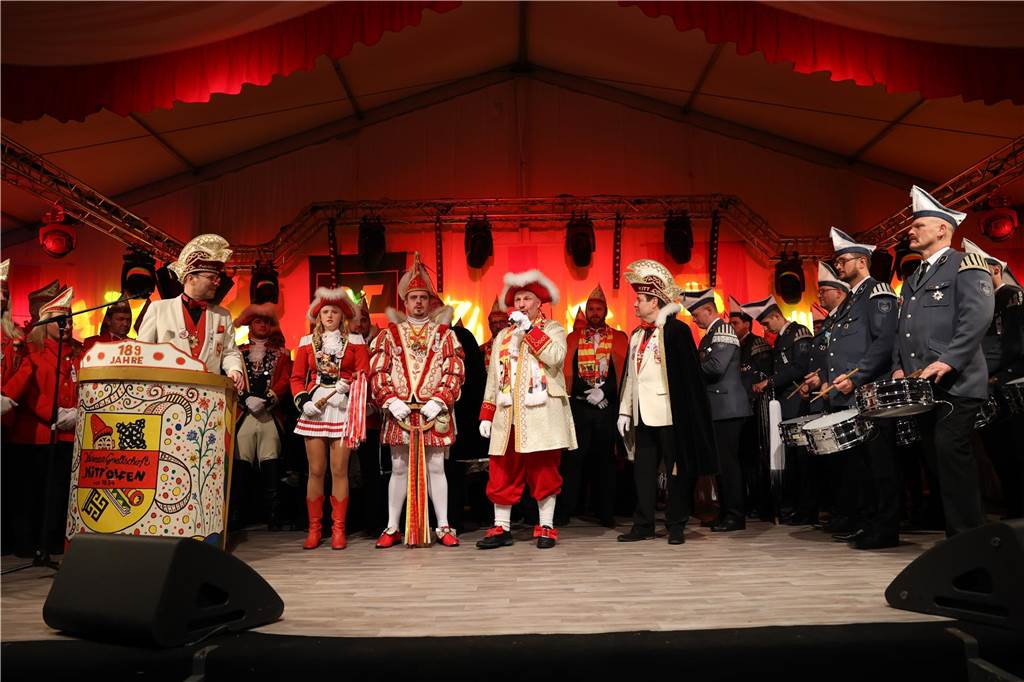 Beste Stimmung, Tänze, Party: Beim Großen Prinzenball am Sonntag (19. Februar) im Zelt an der Stadthalle ging es hoch her.