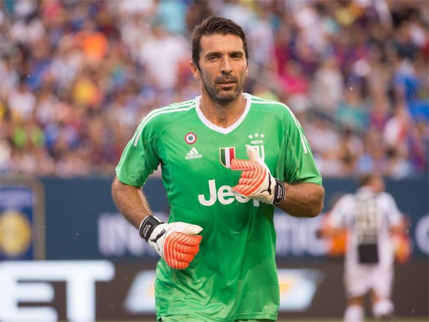 Bester Torhüter: Gianluigi Buffon vor Manuel Neuer Bester Keeper der Königsklasse 2016/17: Gianluigi Buffon von Juventus Turin. Foto: Mike Lawrence