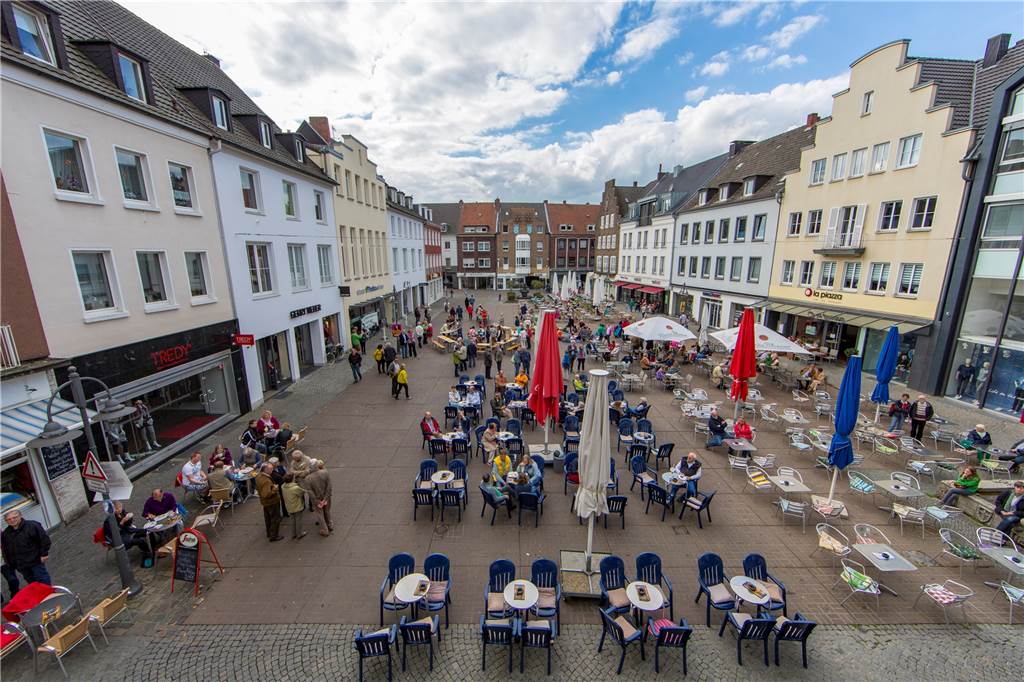 Altstadt: Ein Ortsteil mit hoher Lebensqualität, aber viel Verkehr „Bester Stadtteil“, schreibt ein Teilnehmer der Online-Umfrage. Die Lebensqualität erhielt im Ortsteil-Check neun von zehn Punkten.