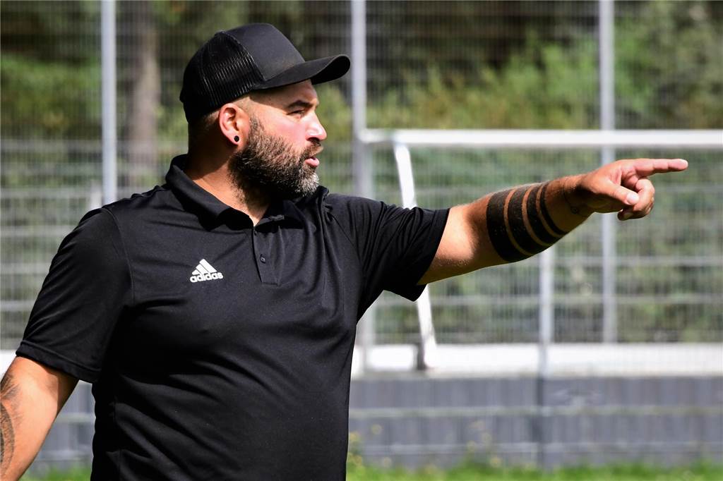TuS Henrichenburg im Kreispokal mit Liga-Vorgeschmack: Gegner hat 18 Neuzugänge Bestreitet als Trainer des TuS Henrichenburg sein erstes Pflichtspiel: Trainer Danny Jordan.