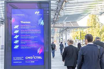Besucher auf dem Weg zur Command Control 2018 in München. Foto: Thomas Plettenberg/Messe München GmbH