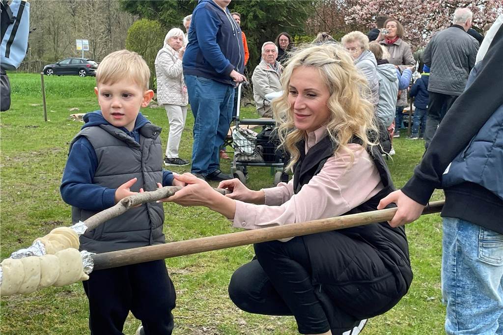 Besucherin Nadja Schmidt freute sich aufs Stockbrot-Backen mit ihrer Familie.