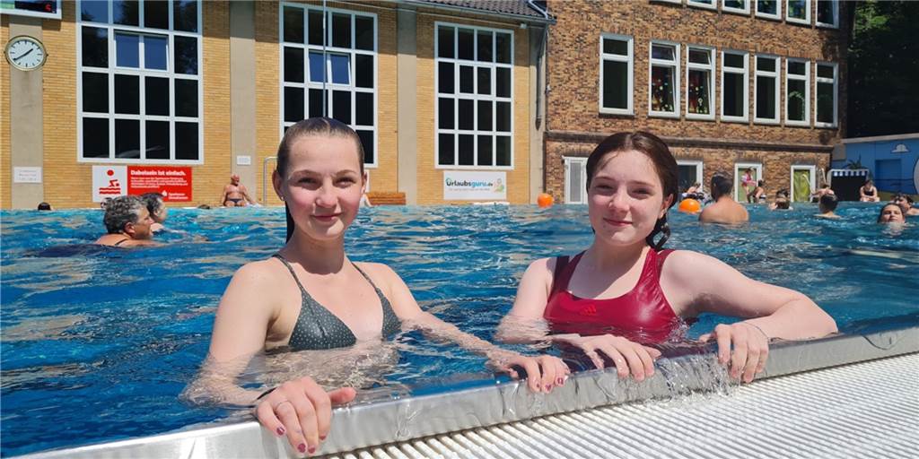 Dortmunds Freibäder sparen bei Heizung - und stehen damit ziemlich alleine da Besucherinnen im Freibad Bornekamp in Unna