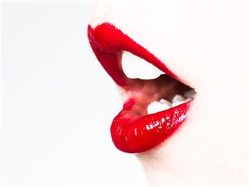 Betören oder nerven - die Stimme kann verschiedenste Emotionen beim Zuhörer wecken. Profis trainieren sie gezielt um sich im Job Gehör zu verschaffen. Foto: Franziska Gabbert