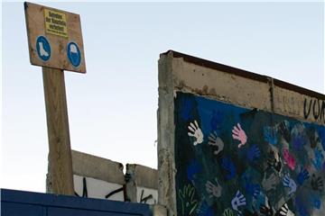 „Betreten der Baustelle verboten“ an der Berliner „East Side Gallery“. Foto: Inga Kjer