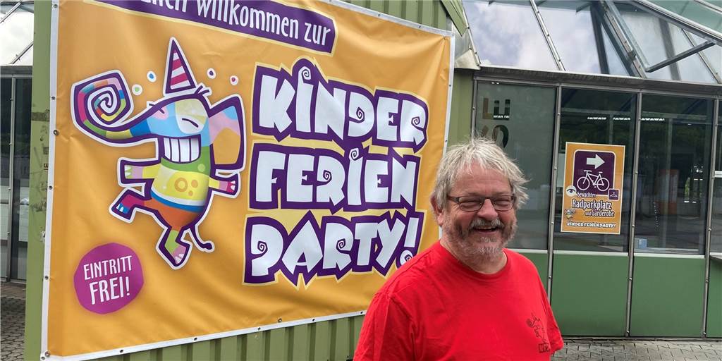 In Dortmund öffnet wieder „der größte Kindergarten Europas“ – Eltern sind tabu Betreuer Pit Simon freut sich auf die jungen Besucherinnen und Besucher bei der 50. Kinderferienparty.