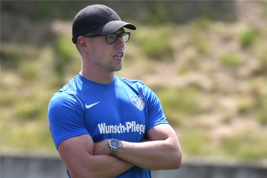 C-Junioren: FC Frohlinde verpasst Bezirksliga-Aufstieg Betreut als Trainer die C-Junioren des FC Frohlinde in der Aufstiegsrunde: Paul Neese.
