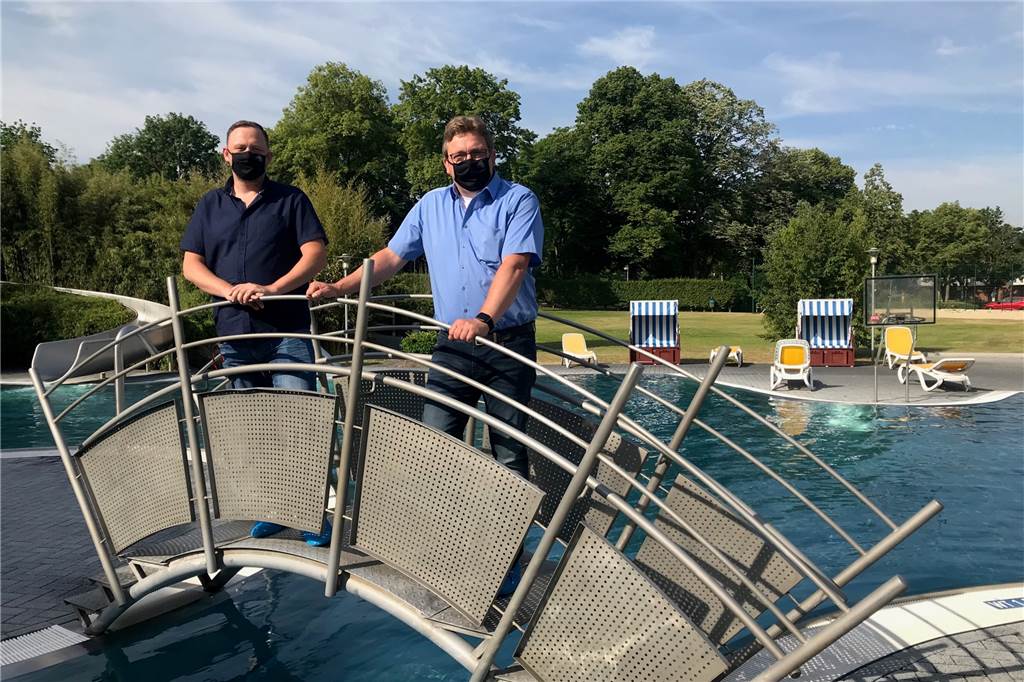 Betriebsleiter Christian Krause (l.) und Geschäftsführer Karsten Meyer haben das Atlantis am Dienstag nach Pfingsten wieder geöffnet.