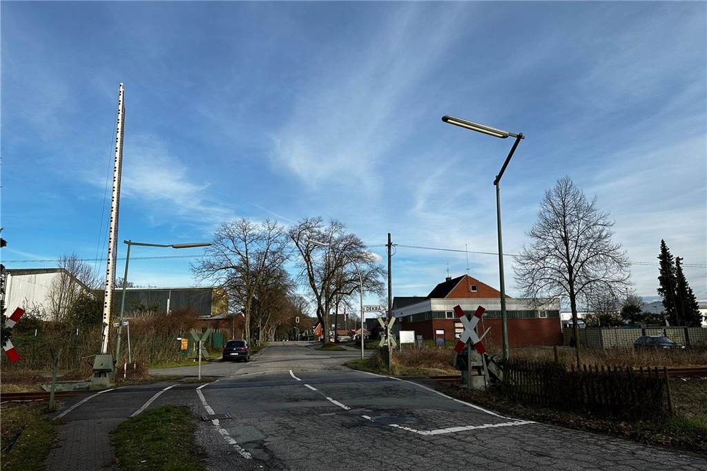 Lkw schrottet Bahnschranke: Nicht zum ersten Mal im Stadtteil Betroffen ist die Bahnschranke an der Köhler Straße in der Nähe der Star-Tankstelle in Wulfen.