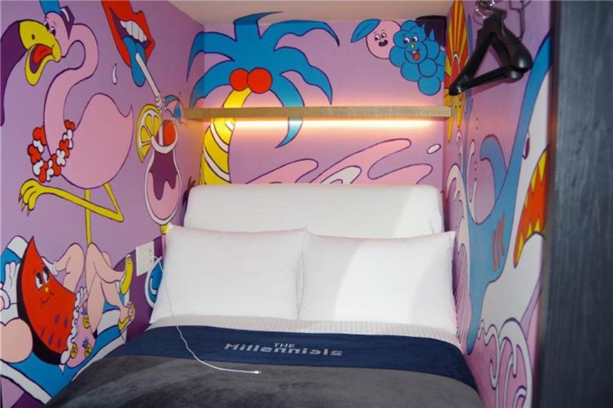 Übernachten in Japans Mini-Hotelzimmern Bett mit Wänden: Ein Mini-Hotelzimmer im Kapselhotel „Millenials Shibuya“ in Tokio. Foto: Takehiko Kambayashi